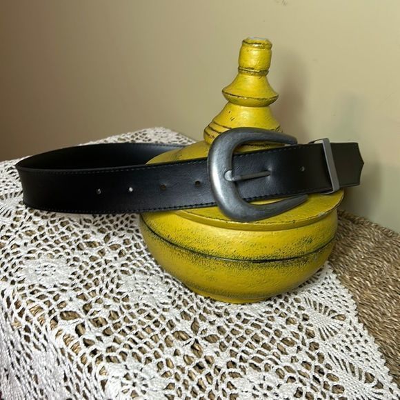 Black belt women’s with muted silver buckle B13 - Picture 2 of 9